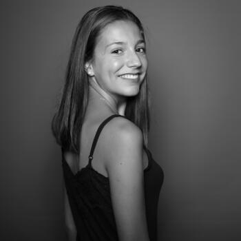 Babysitter in Villenave-d'Ornon: Maya