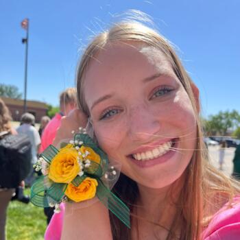 Babysitter in Central City (Nebraska): Julia