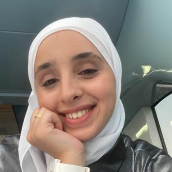 جليسة أطفال في دبي: Bayan