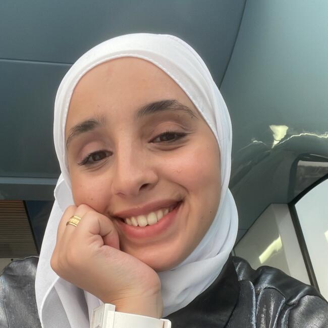 جليسة أطفال في دبي: Bayan