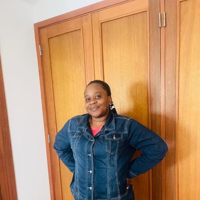 Babysitter in Miranda do Corvo: Nnenna