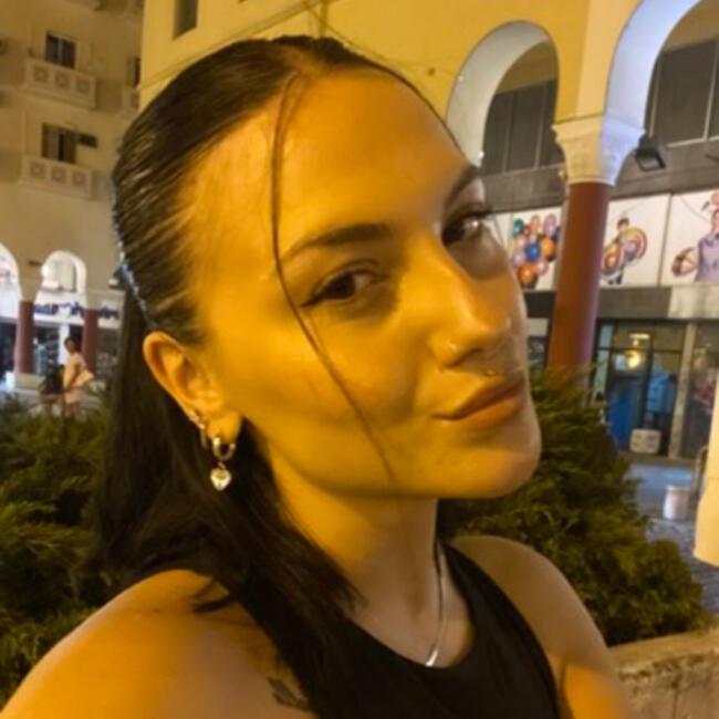 Babysitter στην περιοχή Νέος Κουκλουτζάς: Εβελινα