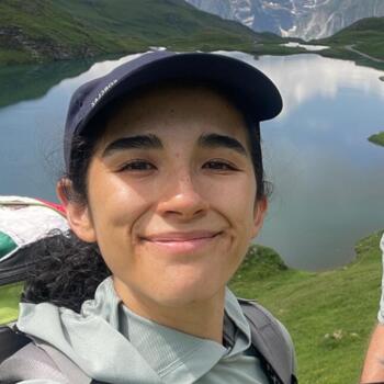 Babysitter in Ornex: Alicia