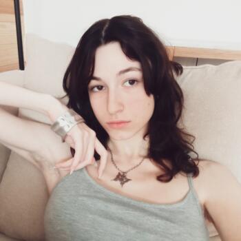 Babysitter in Paris: Célia