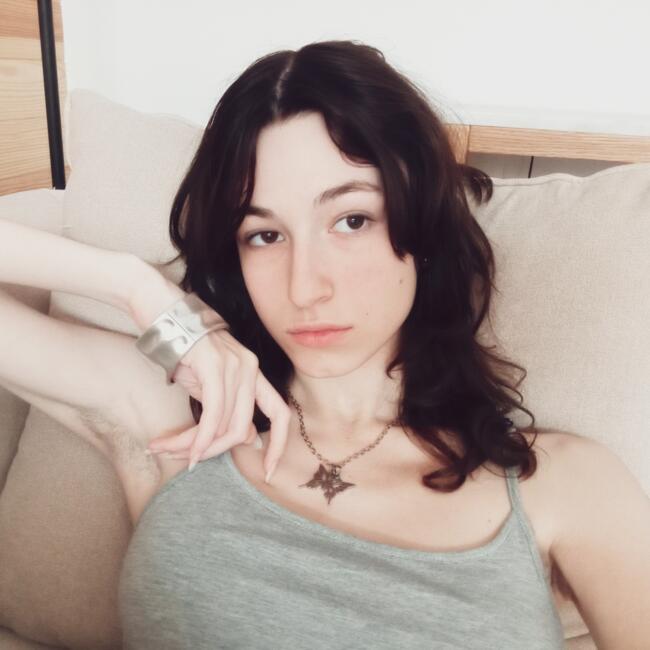 Babysitter in Paris: Célia