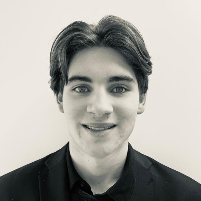 Babysitter in Versailles: Charles