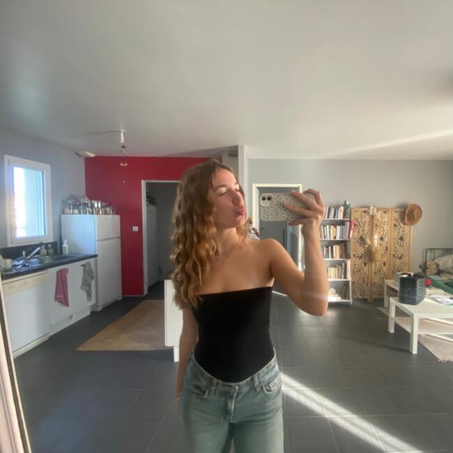 Babysitter in Frontenay-Rohan-Rohan: Lola