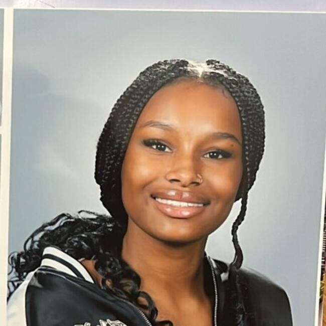 Babysitter in Villepreux: Shayli-Anh