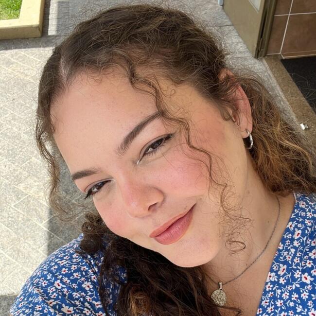 Babysitter in Caraguatatuba: Sarah