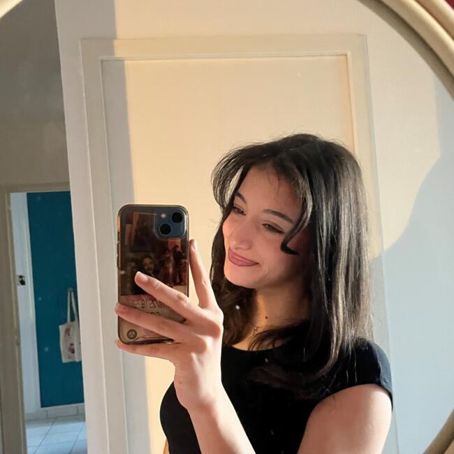 Babysitter in Meylan: Nina