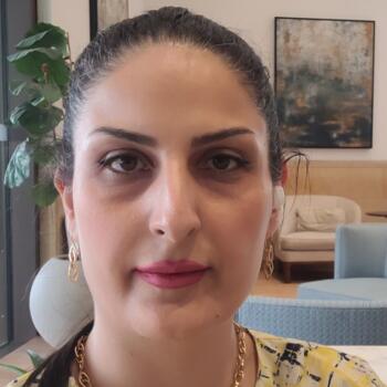 مربية أطفال في دبي: Hamideh