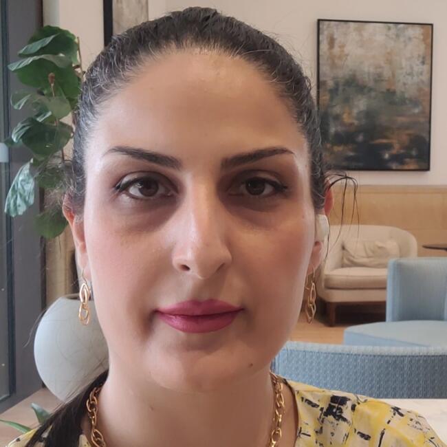 مربية أطفال في دبي: Hamideh