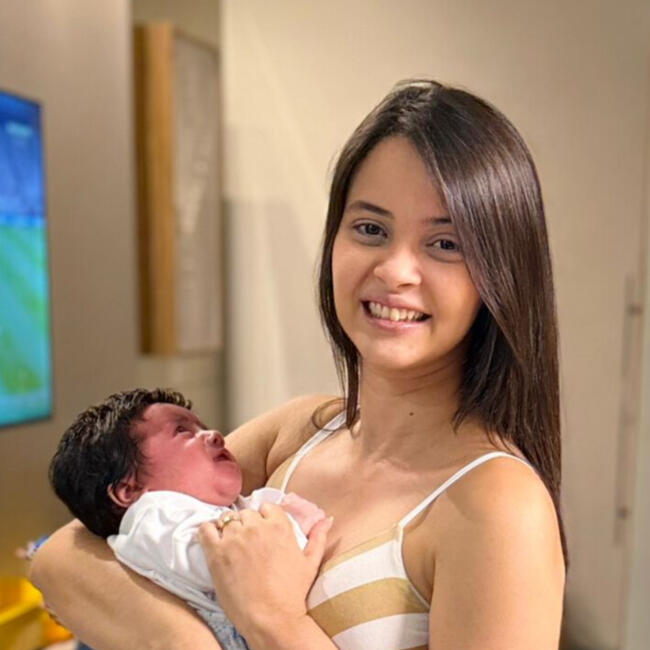 Emprego de babá em Catalão: Stéphanie