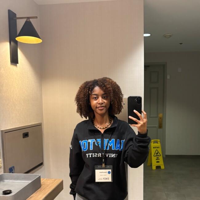 Babysitter in Triangle: Sanaa