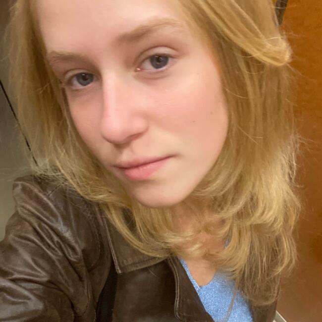 Babysitter in Paris: Flora