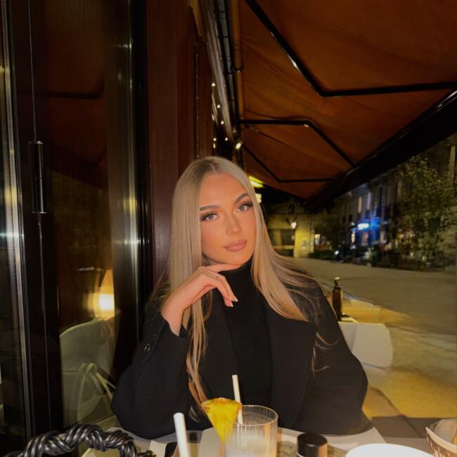 Babysitter in Bordeaux: Emma