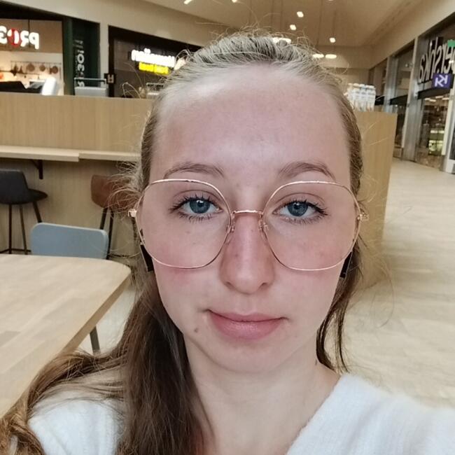 Babysitter in Neuville-en-Ferrain: Elisabeth