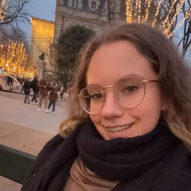 Babysitter in Saint-Nicolas (Wallonie): Celia