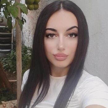 Γονέας Περιστέρι: Khatia