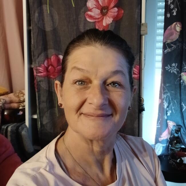 Babysitter in Sénas: MYRIAM