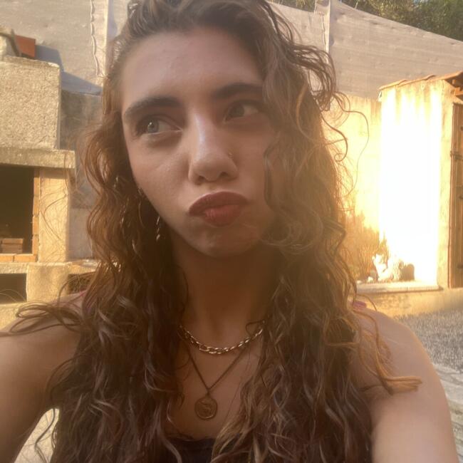 Babysitter in Poussan: Anaïs