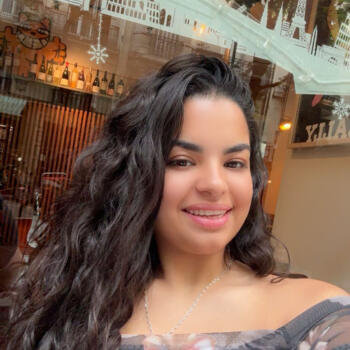 Babysitter in Paris: KAHINA