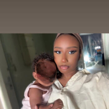 Babysitter in Paris: Hawa