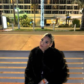 Babysitter in Saint-Laurent-du-Var: Yasmina