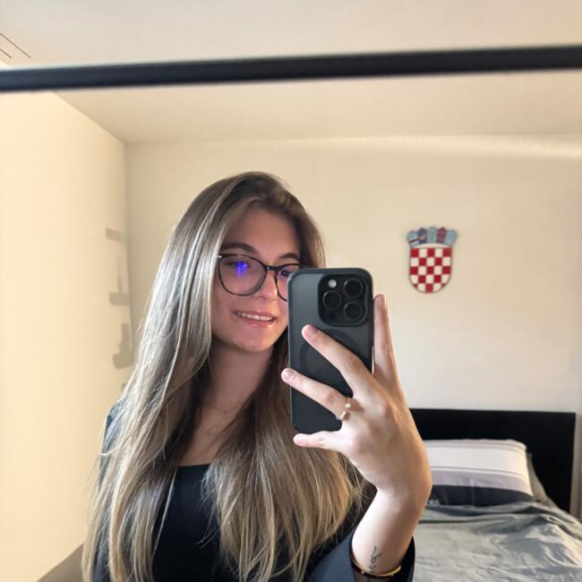 Baby-sitter in Pfyn: Nina