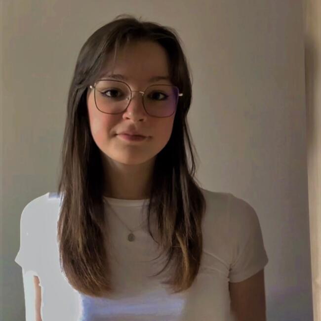 Babysitter in Paris: Lola