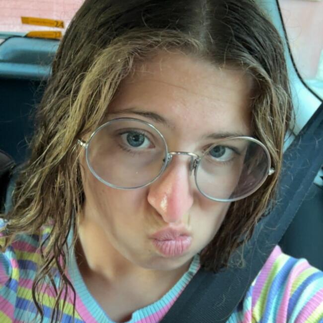 Babysitter in Grand-Charmont: Emma