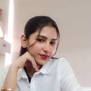 कोलकाता में बेबीसिटर: Riya