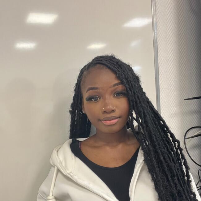 Babysitter in Paris: Sira