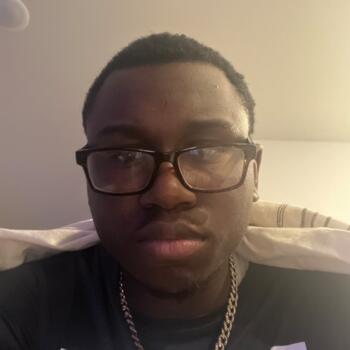 Babysitter in Spring (Texas): Bakari