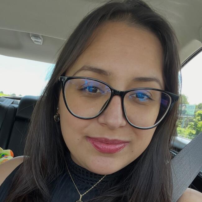 Emprego de babá em Curitiba: Thais