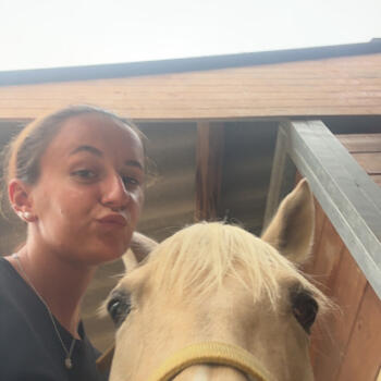 Babysitter Agde: Lou-ann