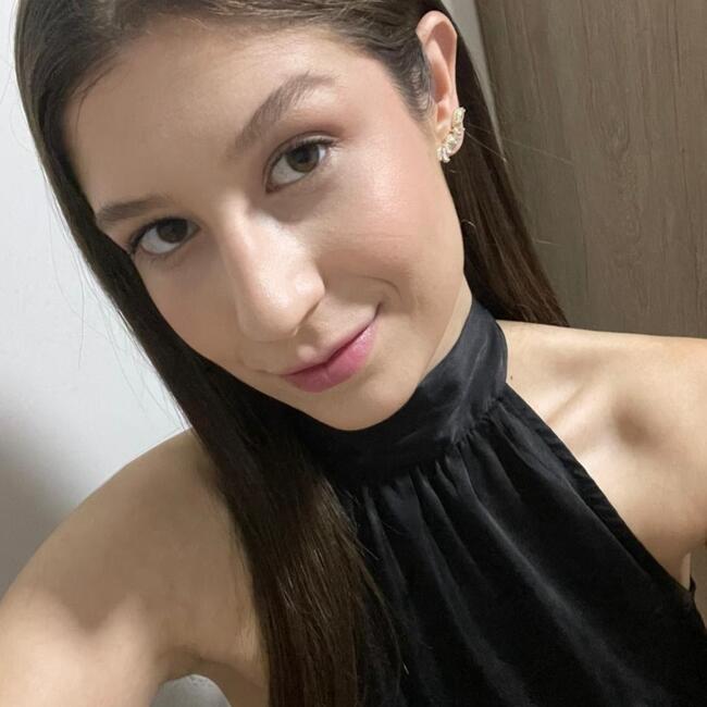 Babysitter in Maringá: Lara