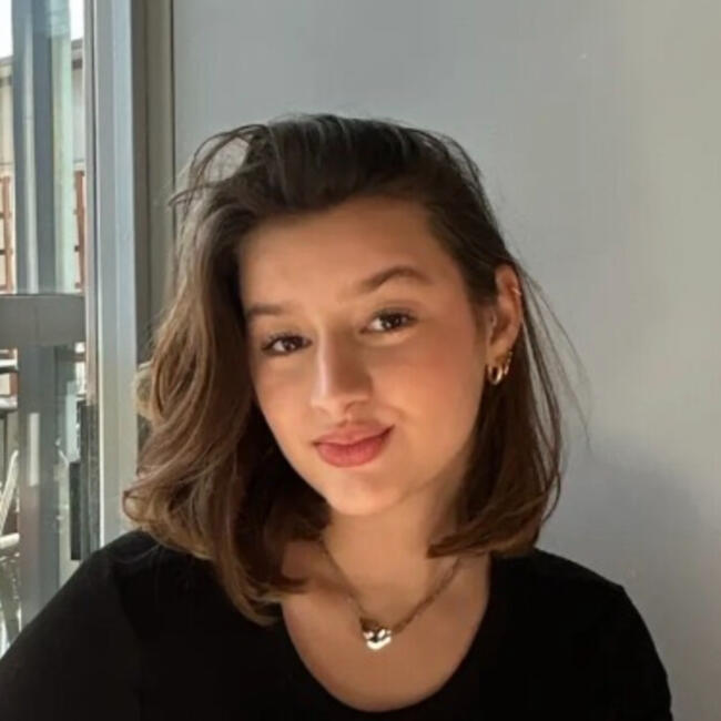 Babysitter in Marguerittes: Melissa