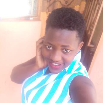 Babysitter Kampala: Betty