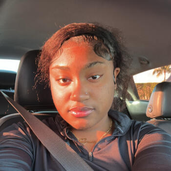 Babysitter in Boynton Beach: Nergeline