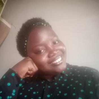 Babysitter in Gombe: Lois