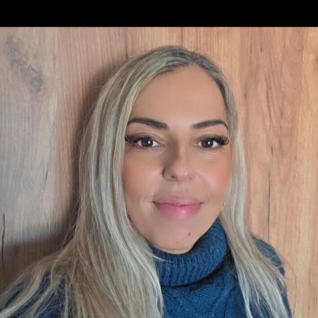 Babysitter in Agriá: Evelin