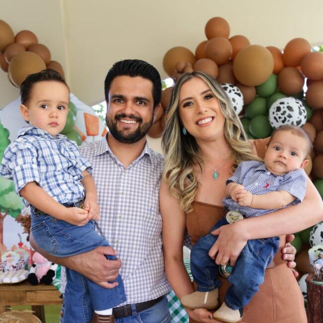 Emprego de babá em Rio Verde: Muniqui