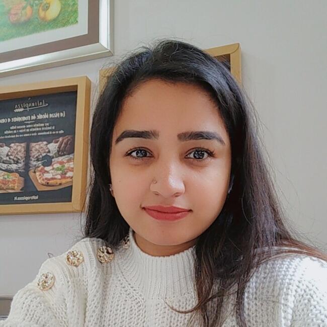 Babysitter in Como: Sadhika