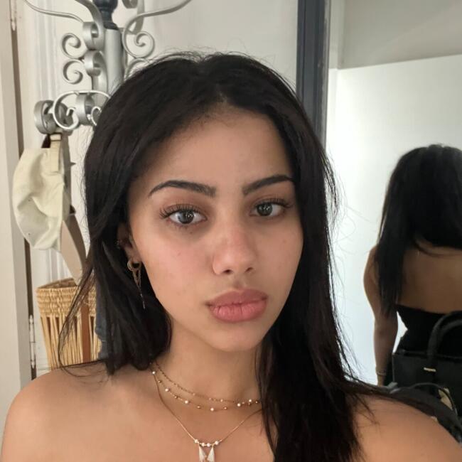 Babysitter in Six-Fours-les-Plages: Assia-Rose