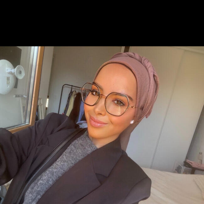 Babysitter in Val-de-Reuil: Samia