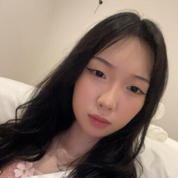 Pengasuh di Kuching: Thalia