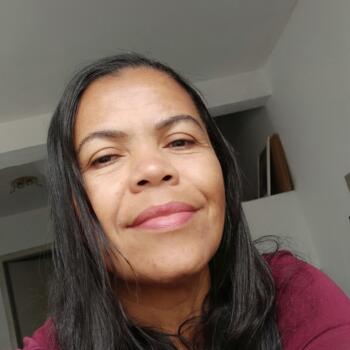 Babysitter in Bertioga: Giselia