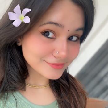 Babysitter in Noida: Siya