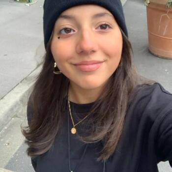 Babysitter in Paris: Sidney